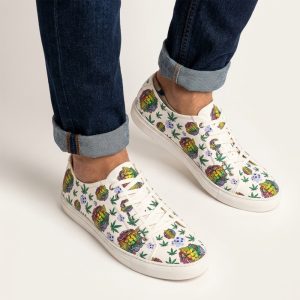 Lion Smoking Weed Design Snow Shoe Size 9 - White (SHOE-0008A)